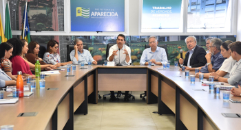 Prefeito Leandro Vilela recebe plano estratégico do Instituto Aquila para modernizar gestão e ampliar eficiência